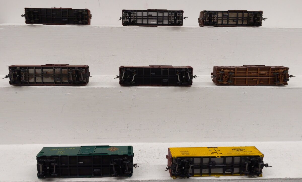 Assorted HO Scale Refrigarated & Box Cars [8] EX