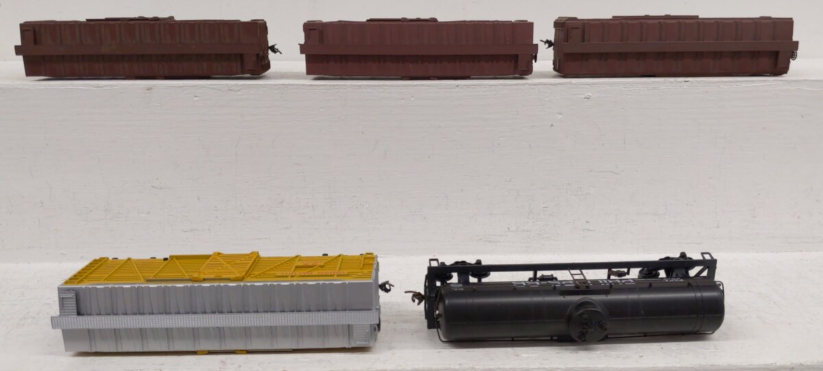 Assorted HO Scale Stock & Other Assorted Freight Cars [5] EX