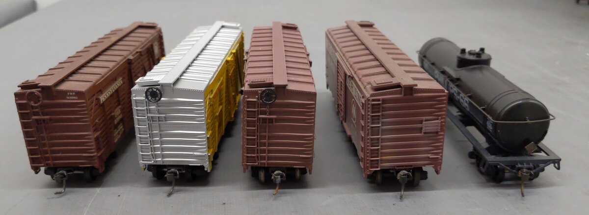 Assorted HO Scale Stock & Other Assorted Freight Cars [5] EX