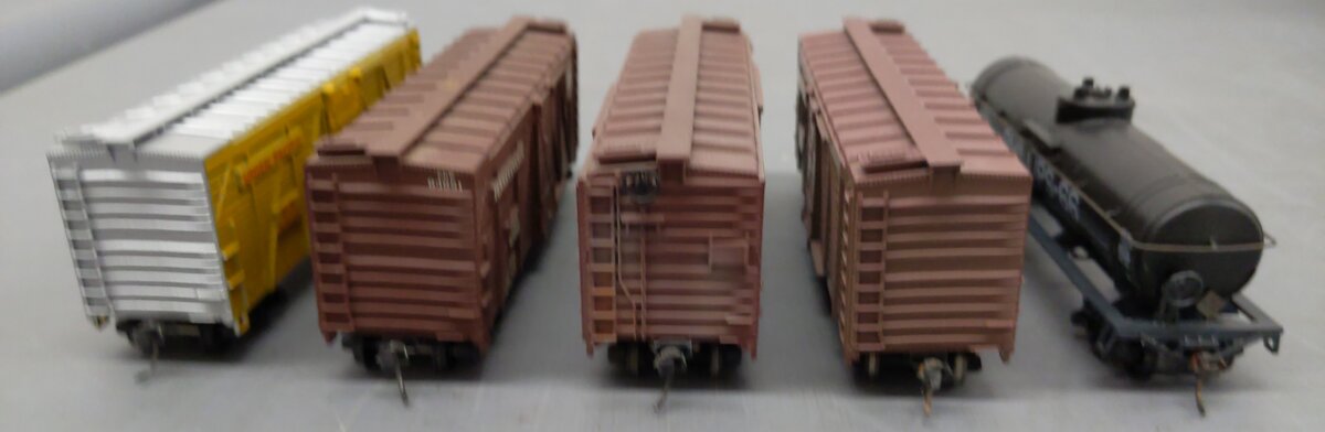 Assorted HO Scale Stock & Other Assorted Freight Cars [5] EX