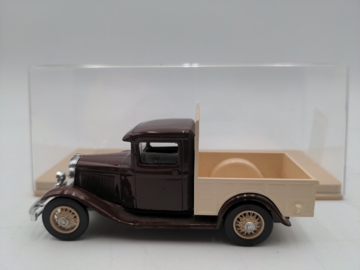 Eligor 1/43 Ford 1932 Brown And Beige Truck EX/Box