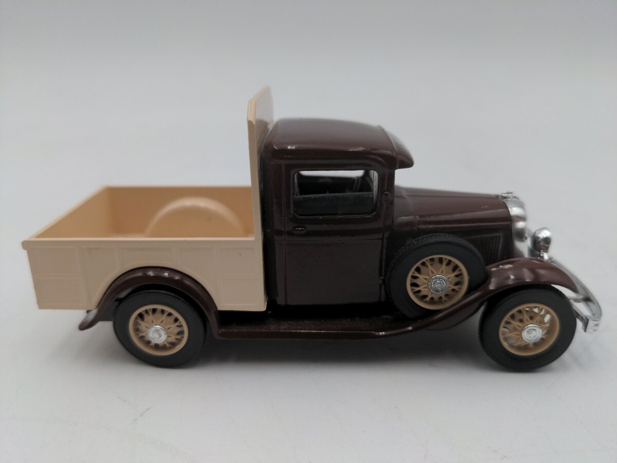 Eligor 1/43 Ford 1932 Brown And Beige Truck EX/Box