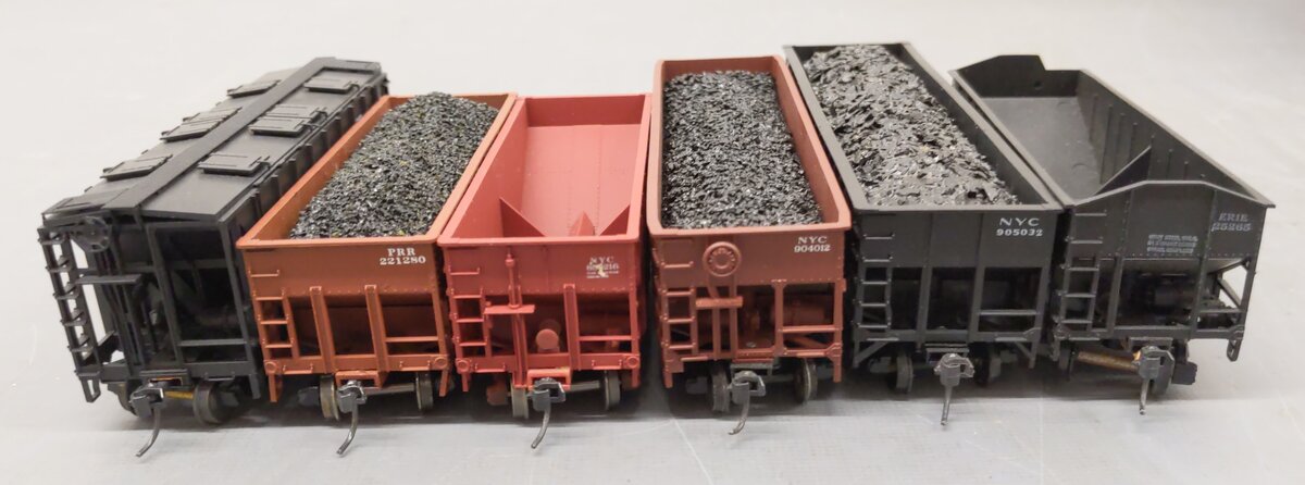 Assorted HO Scale Covered/Uncovered Hoppers [6] EX