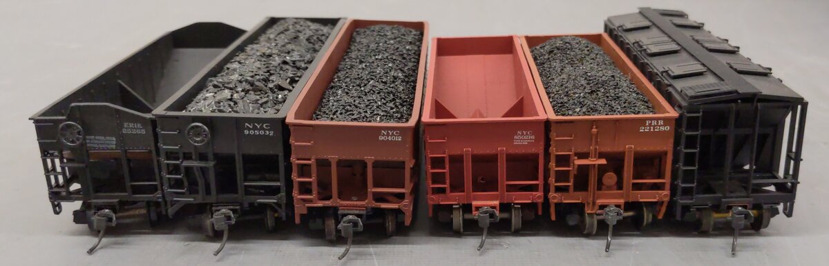 Assorted HO Scale Covered/Uncovered Hoppers [6] EX