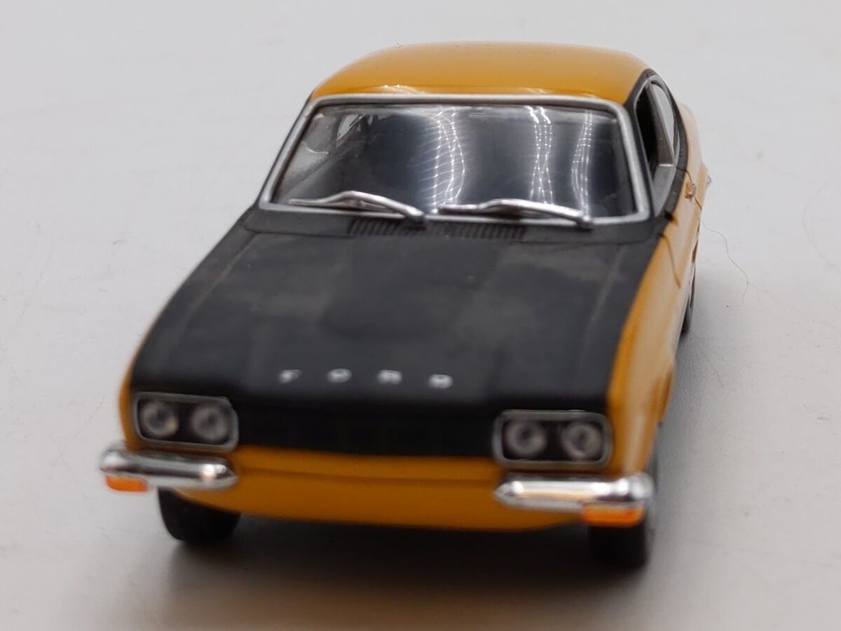 Minichamps 1:18 Scale 180 089070 Ford Capri 2600 RS 1970 Yellow/Black LN/Box