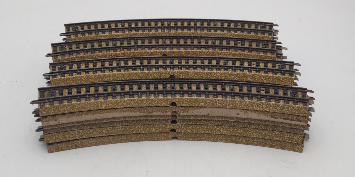 Marklin 5200 HO Scale Curved Track Sections (24)