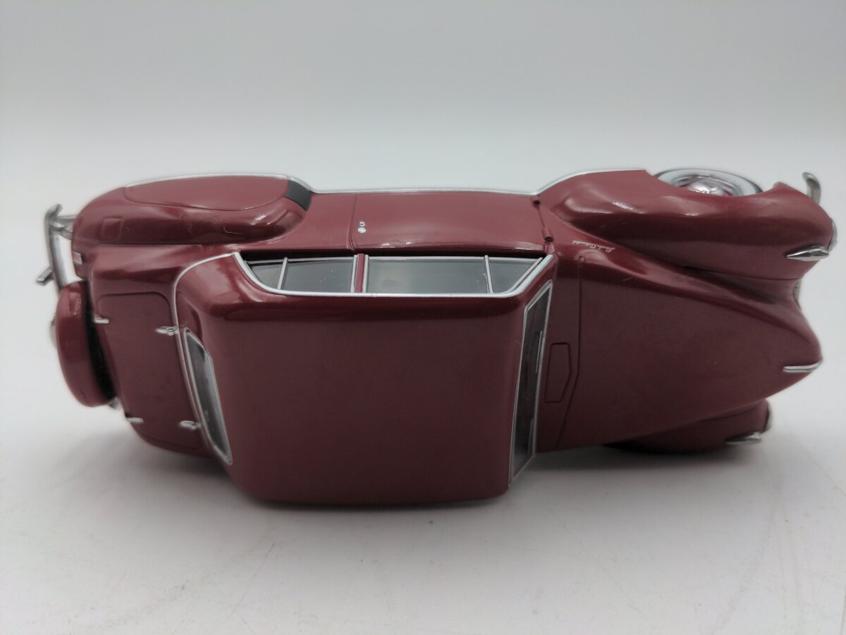Greenlight Collectibles 86324 1:43 1941 Lincoln Continental in Mayfair Maroon EX