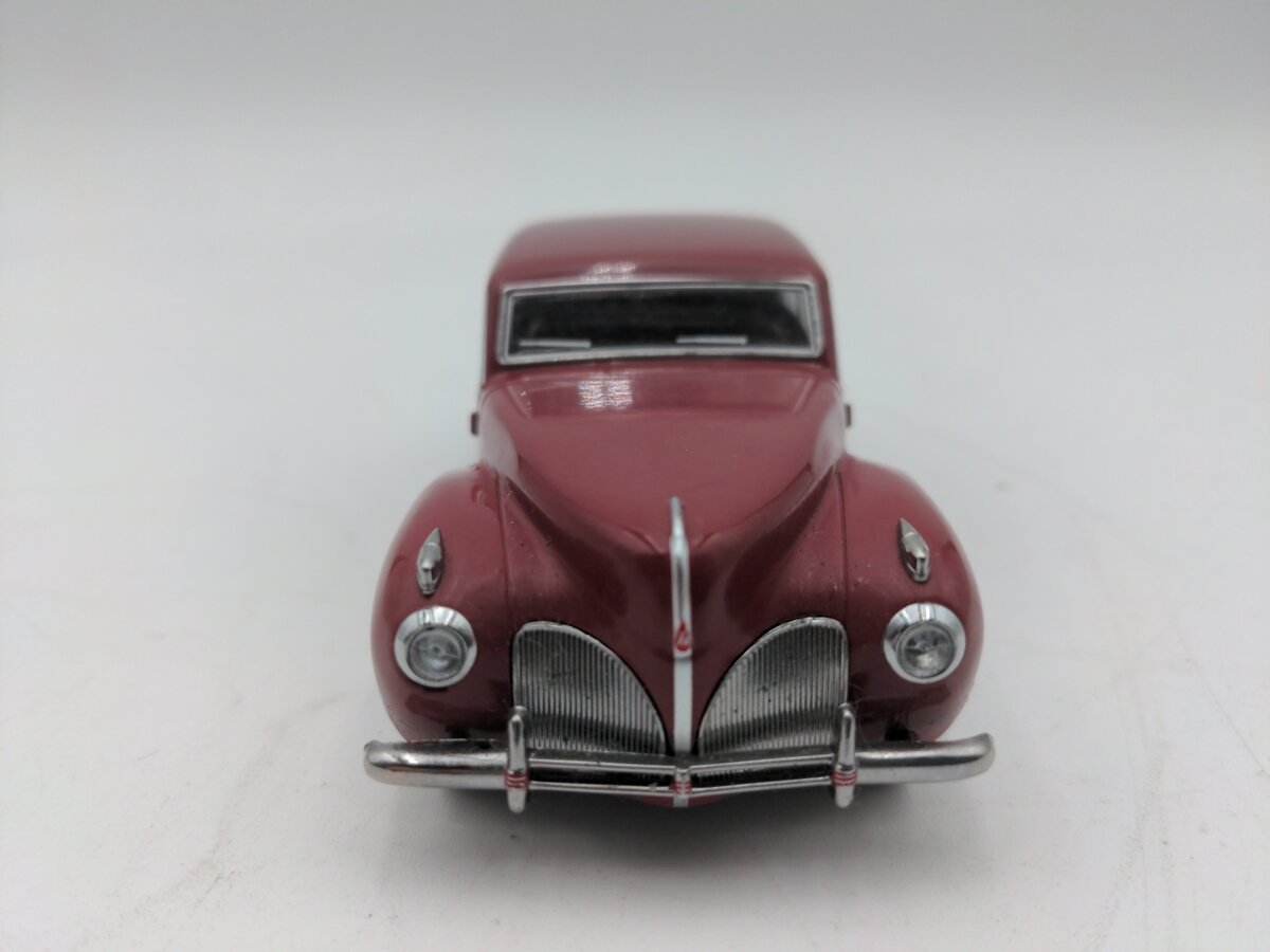 Greenlight Collectibles 86324 1:43 1941 Lincoln Continental in Mayfair Maroon EX
