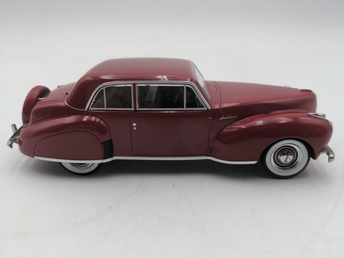 Greenlight Collectibles 86324 1:43 1941 Lincoln Continental in Mayfair Maroon EX