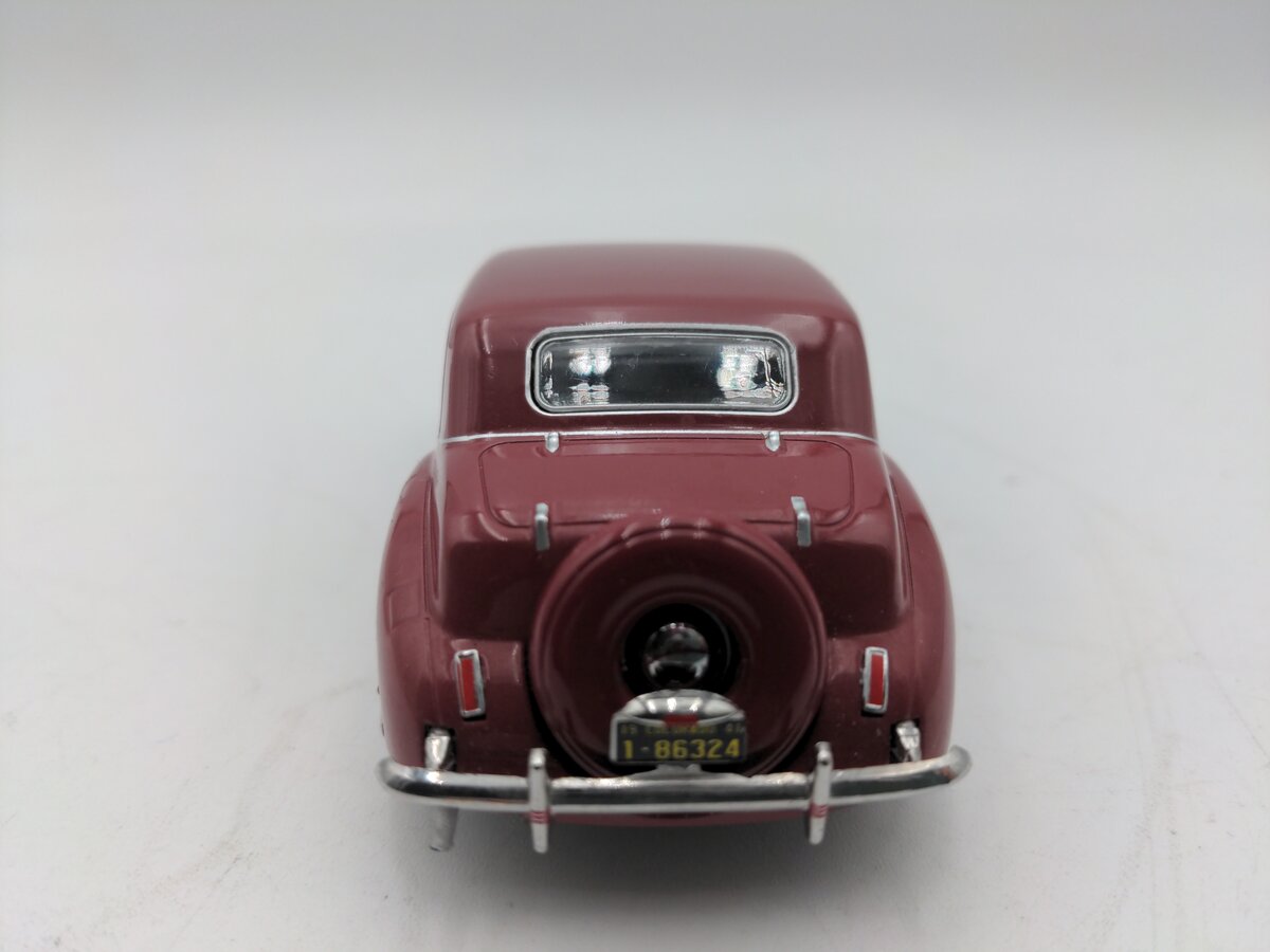 Greenlight Collectibles 86324 1:43 1941 Lincoln Continental in Mayfair Maroon EX