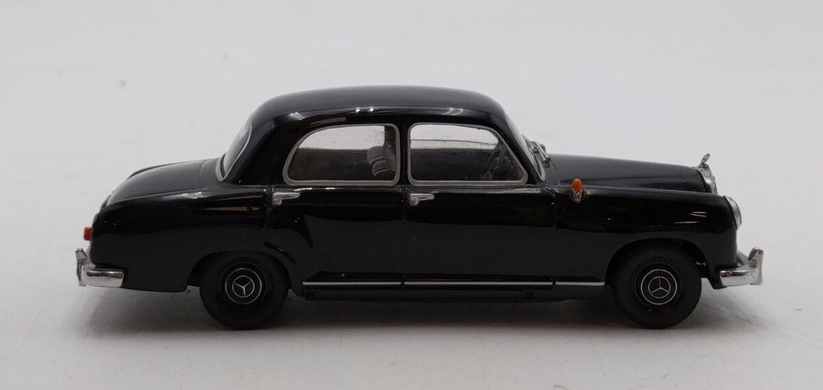 Minichamps 1:43 Scale Mercedes-Benz 180 Taxi Limited Edition 1 of 1,296pcs LN/Box