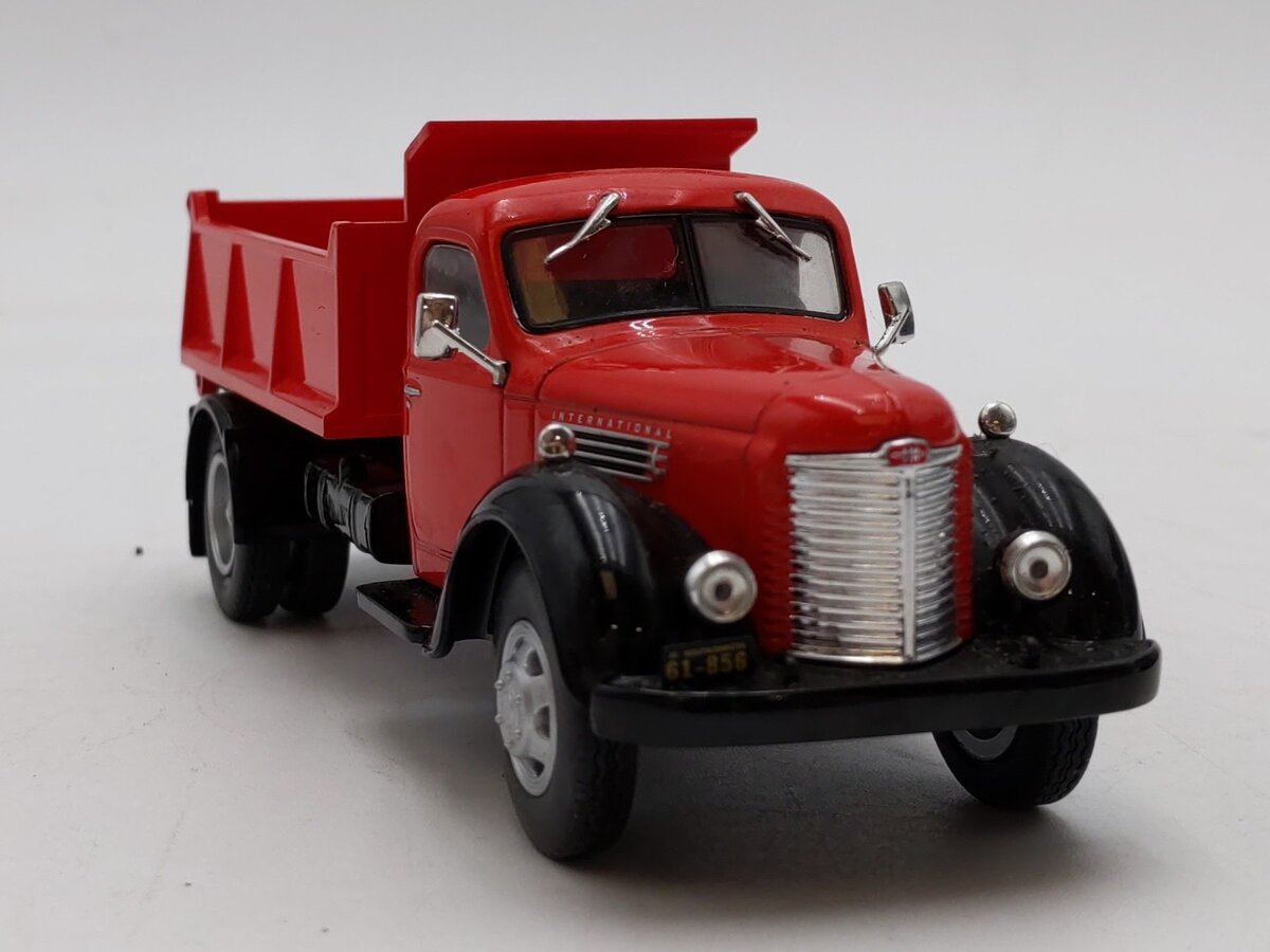Whitebox 1:43 Scale International Harvester KB7 Limited Edition 1of 1,000 LN/Box
