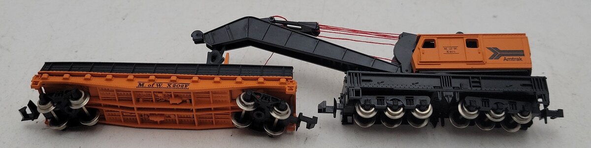 Roco N Scale Amtrak M of W Crane & Working Flat Car #X202F ,X201 NIB