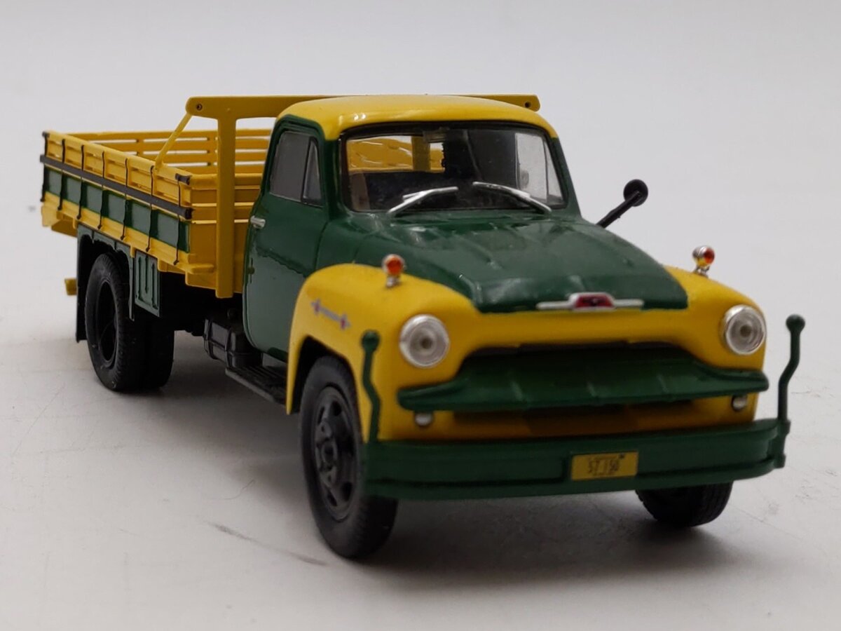 Whitebox 1:43 Scale 1958 Chevrolet C6500 (Yellow and Green) LN/Box