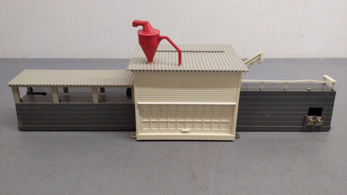 Lionel 6-2301 O Gauge Operating Sawmill VG