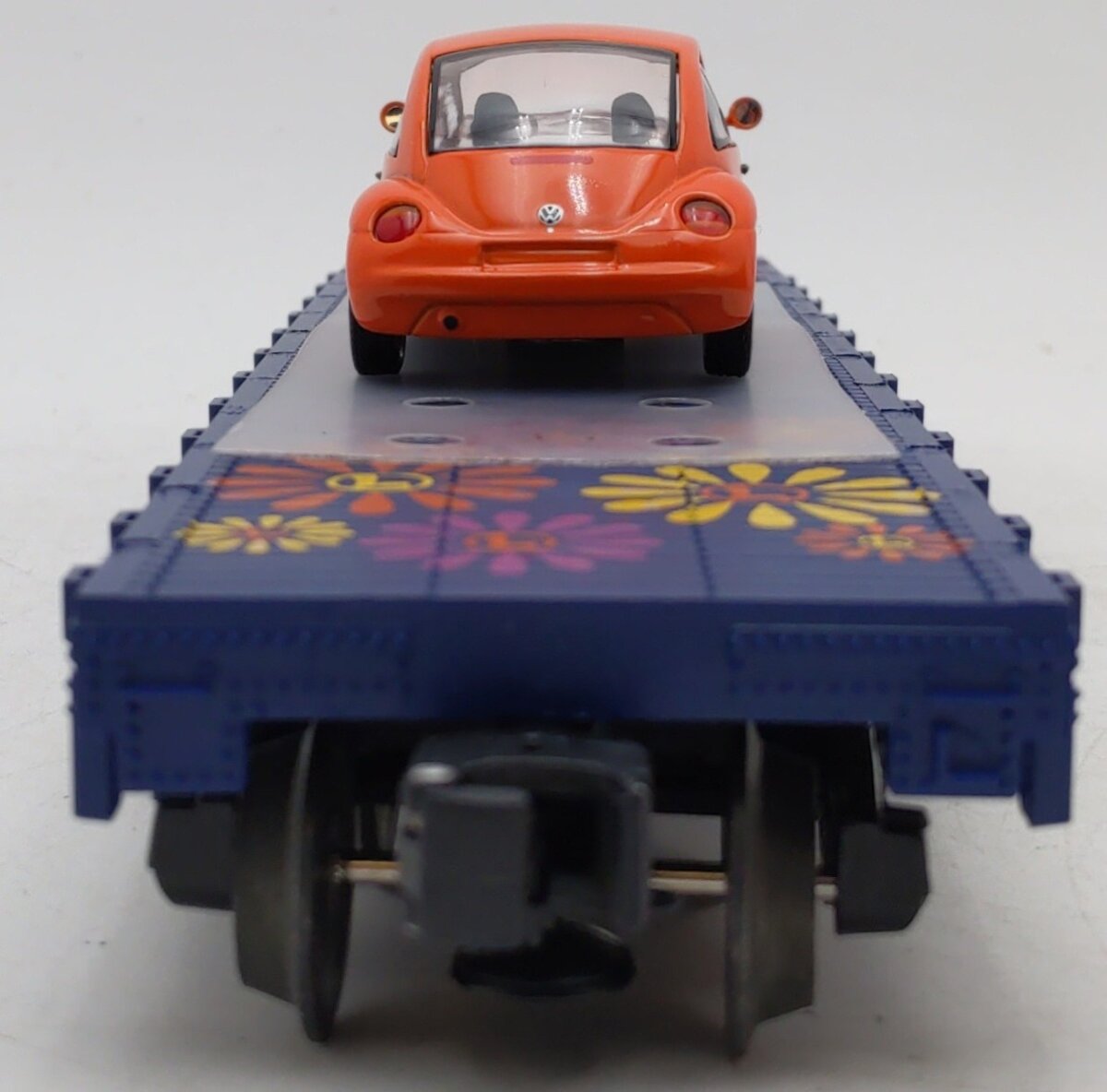 Lionel 6-19444 O Gauge Peace Auto Sales Flatcar with Volkswagen Bug EX/Box