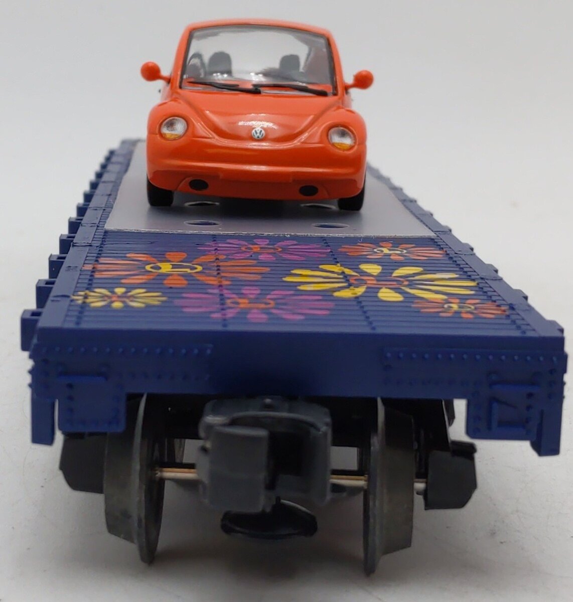 Lionel 6-19444 O Gauge Peace Auto Sales Flatcar with Volkswagen Bug EX/Box