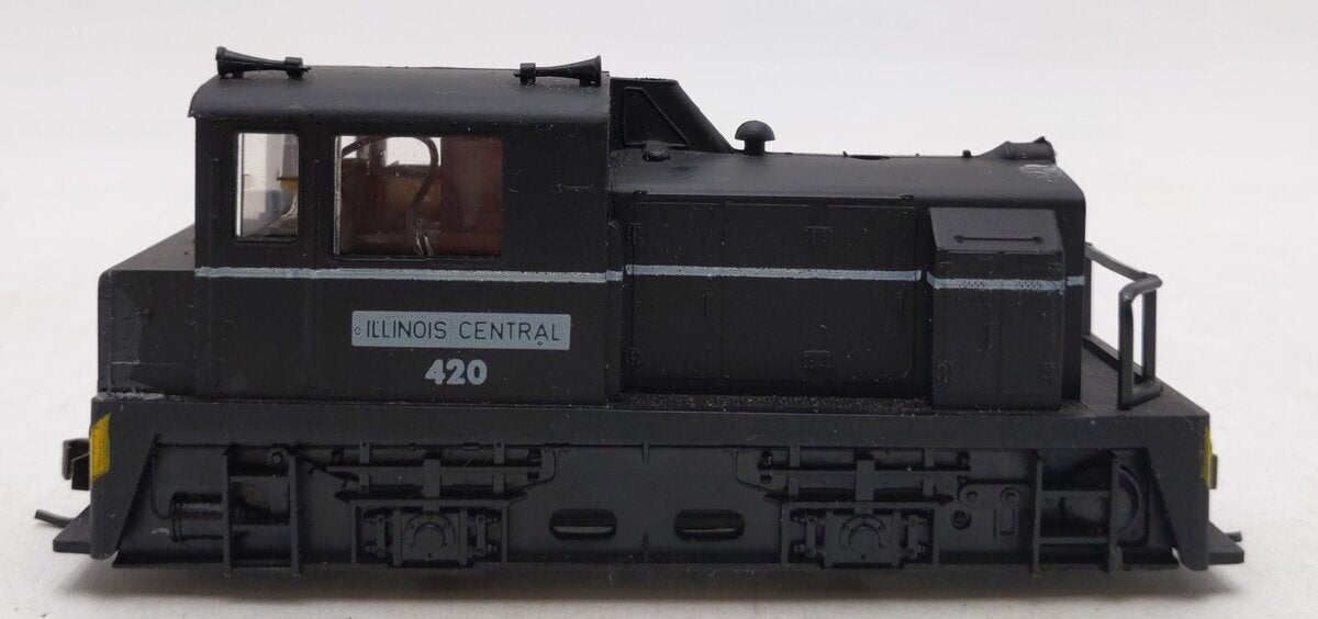 AHM 5001 Ho Scale Illinois Central #420 MDT Diesel Locomotive EX/Box