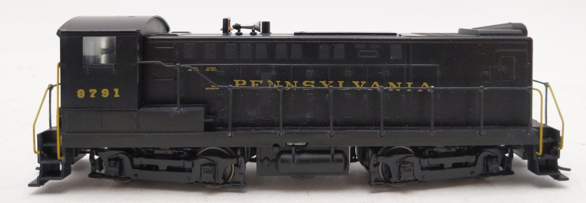Athearn 3707 HO Scale Pennsylvania S-12 Powered Diesel Locomotive #8791 EX/Box