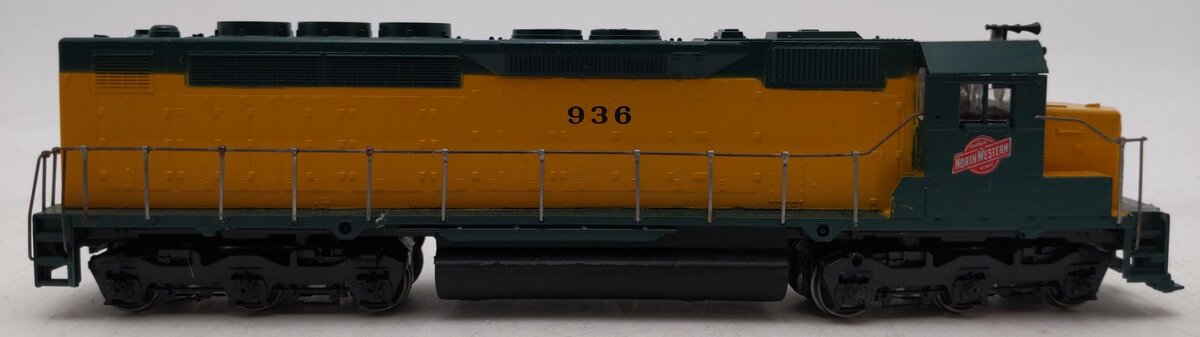 Athearn 4102 HO Scale Chicago & North Western SDP40 Diesel Locomotive #936 EX