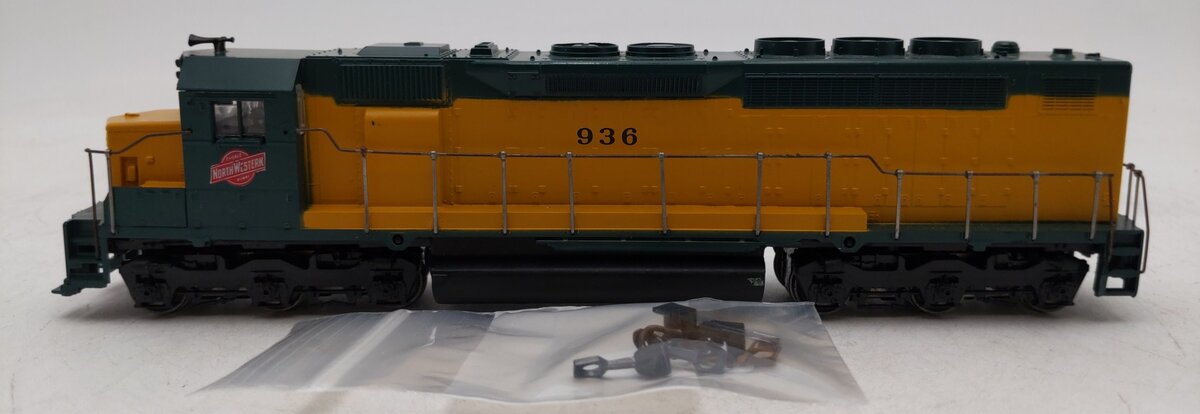 Athearn 4102 HO Scale Chicago & North Western SDP40 Diesel Locomotive #936 EX