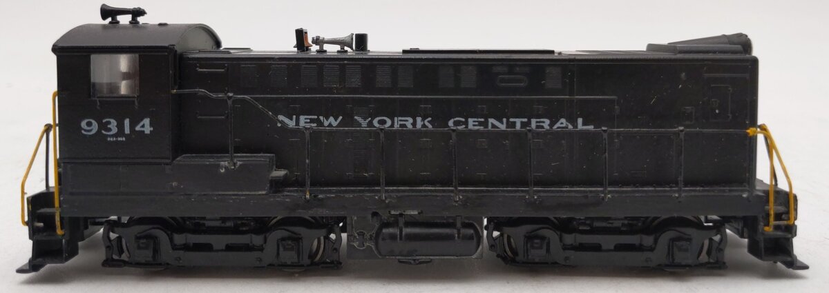 Athearn 3706 HO Scale New York Central S-12 Powered Diesel Locomotive #9314 EX/Box
