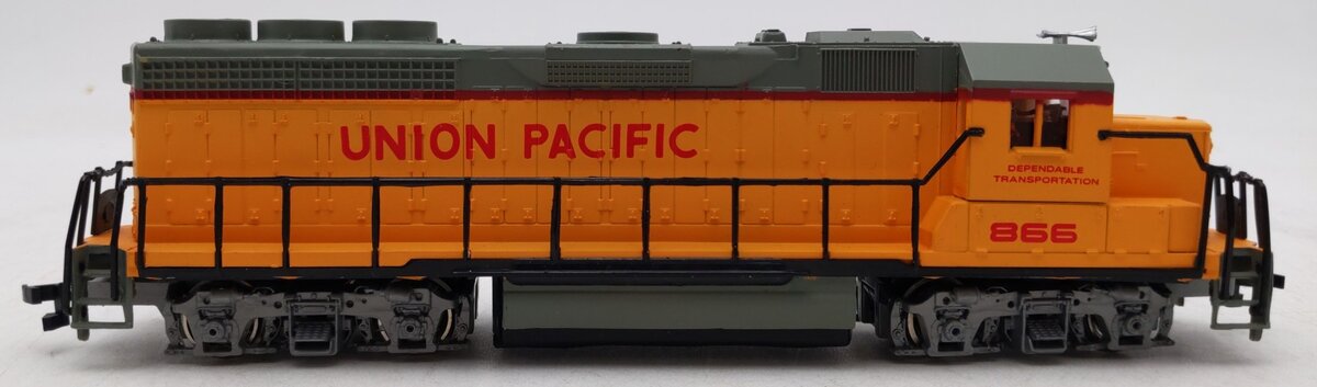 Bachmann 41-635-01 HO Union Pacific EMD GP-40 Diesel Locomotive #866 VG