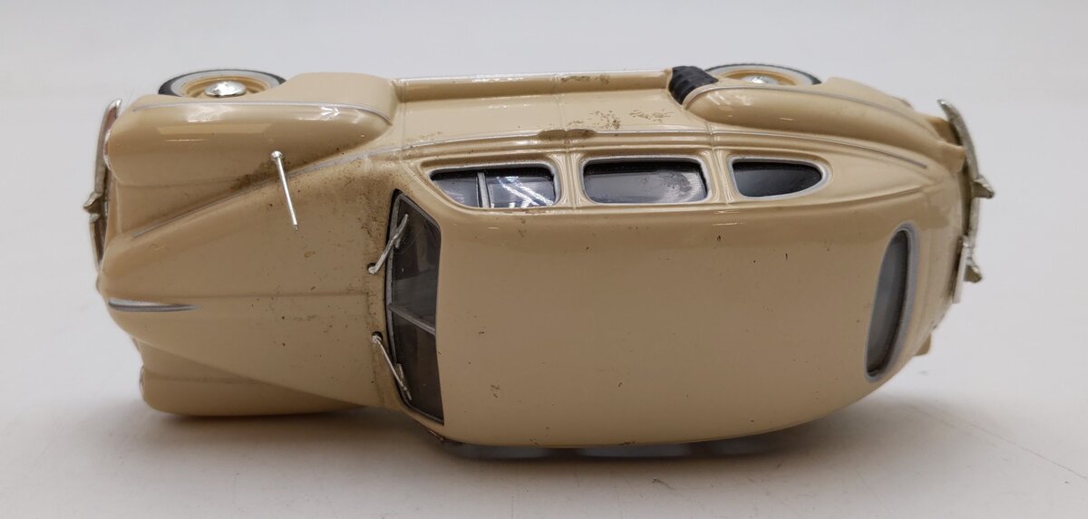 Minichamps 1:43 Scale 1947 Ford Fordor sedan (Beige) LN/Box