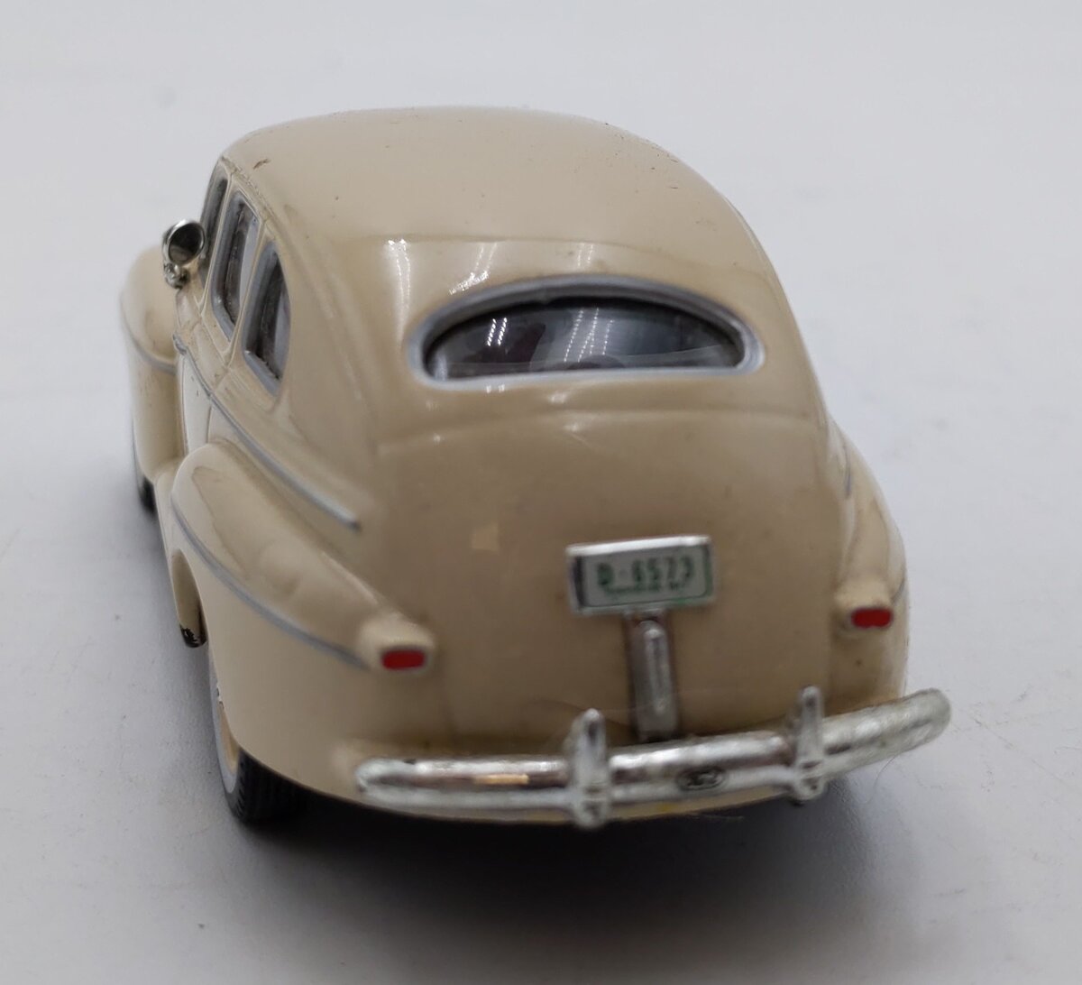 IXO Models 1:43 Scale Ford Fordor Sedan 1947 (Beige) LN/Box
