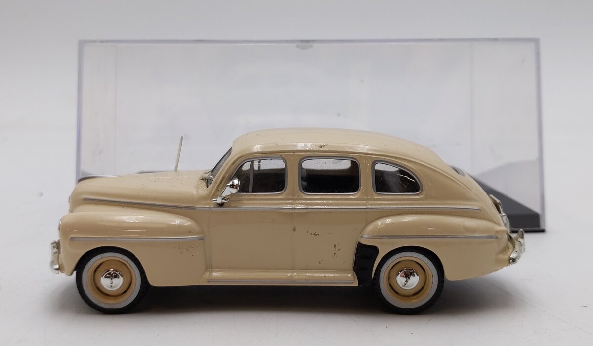IXO Models 1:43 Scale Ford Fordor Sedan 1947 (Beige) LN/Box