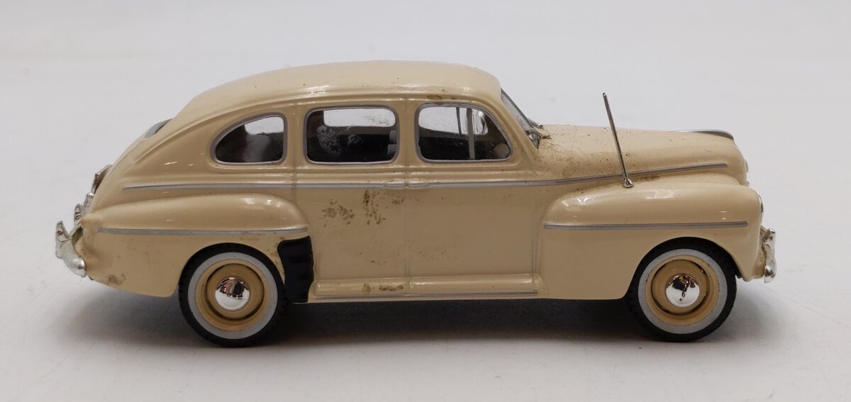 IXO Models 1:43 Scale Ford Fordor Sedan 1947 (Beige) LN/Box