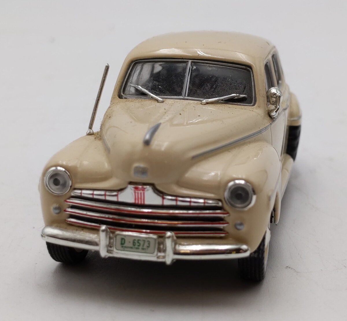 IXO Models 1:43 Scale Ford Fordor Sedan 1947 (Beige) LN/Box
