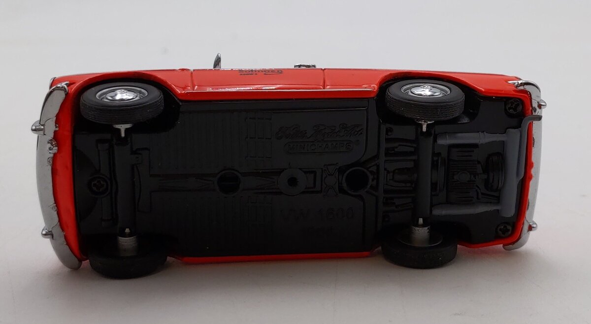 Minichamps 1:43 Scale 1972 Volkswagen 1600L Variant fire car LN/Box