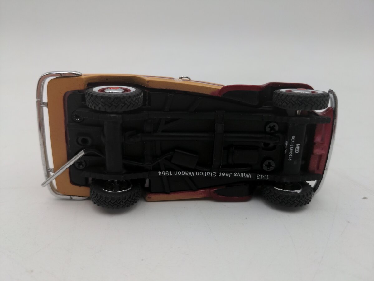 NEO 1:43 Willys 1994 Jeep Station Wagon VG/Box