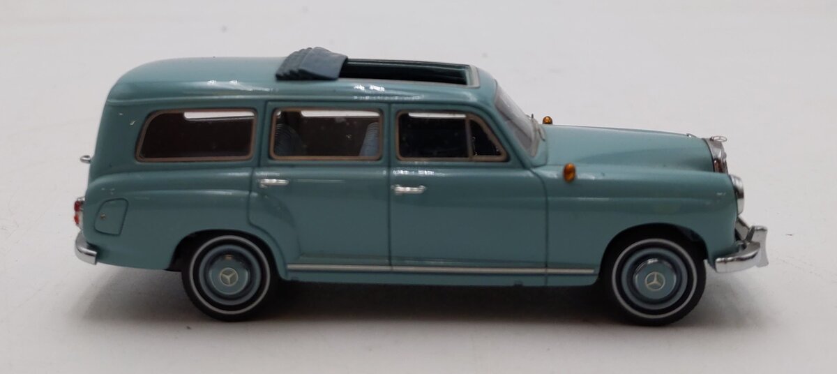 IXO Models 1:43 Scale CLC286 Mercedes-Benz 240 G Wagon SWB Soft Top 1986 LN/Box