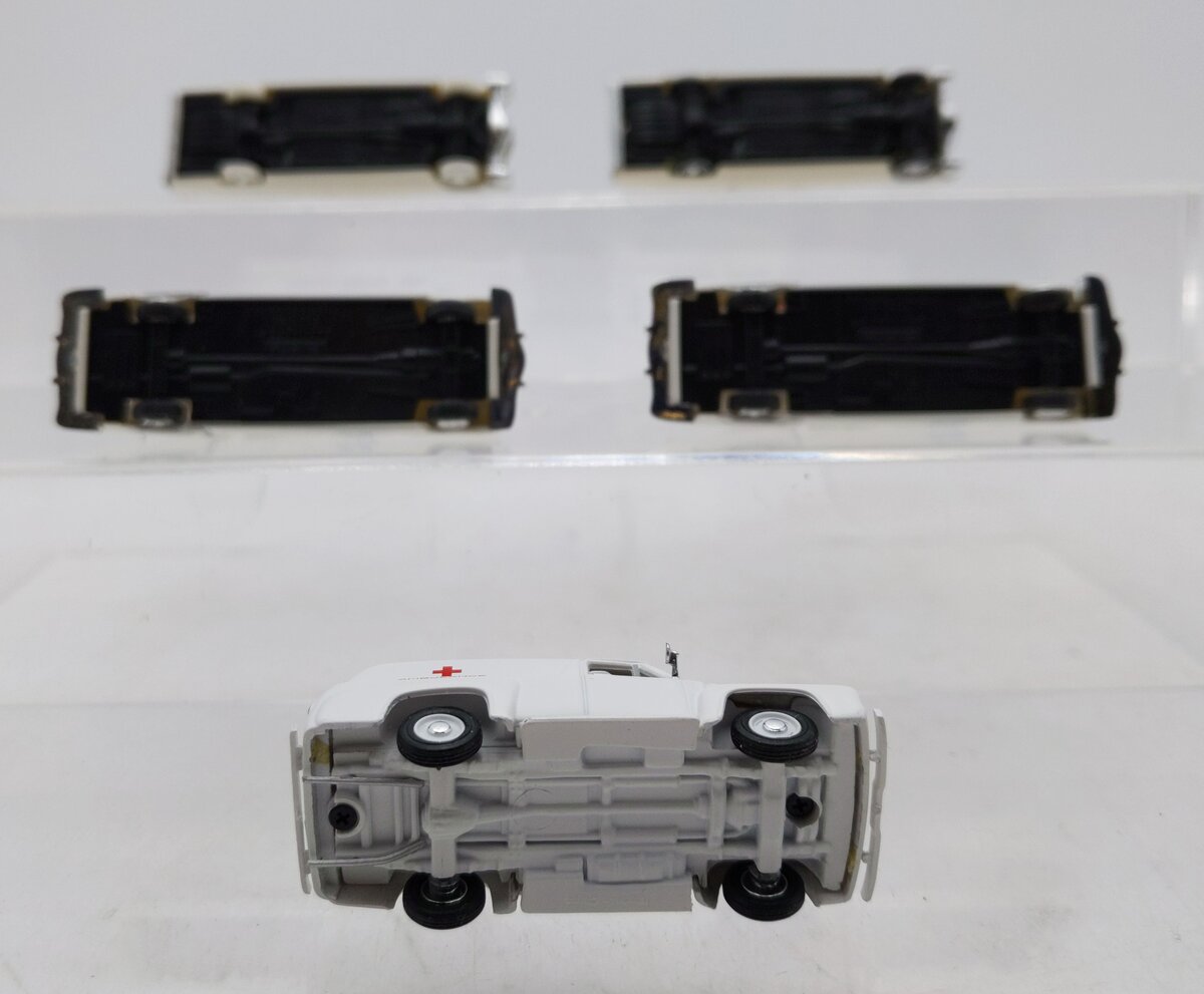 Busch & Other Assorted HO Scale Ambulance Cars [5] LN