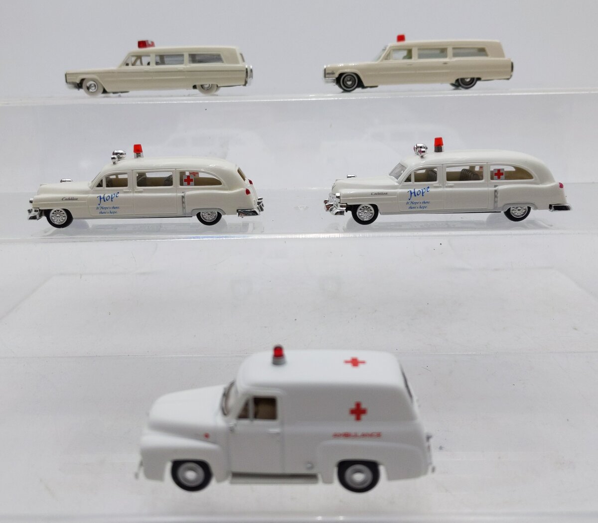 Busch & Other Assorted HO Scale Ambulance Cars [5] LN