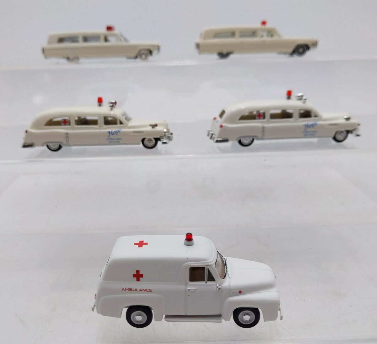 Busch & Other Assorted HO Scale Ambulance Cars [5] LN