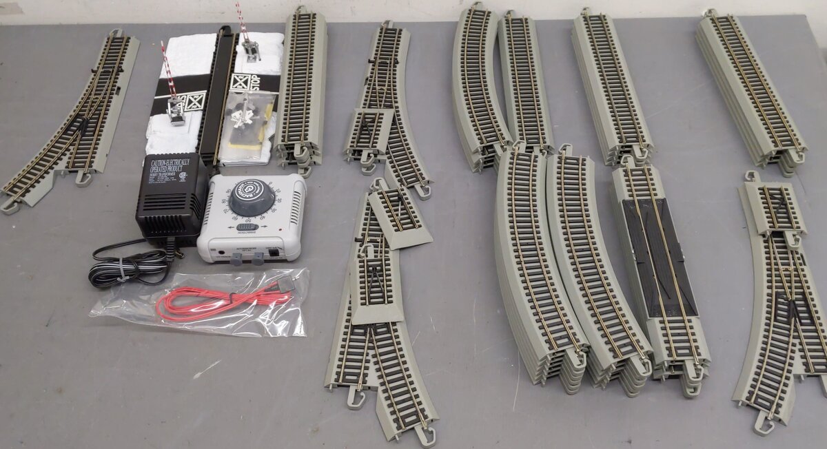 Hawthorne Village Christmas Train Set EX