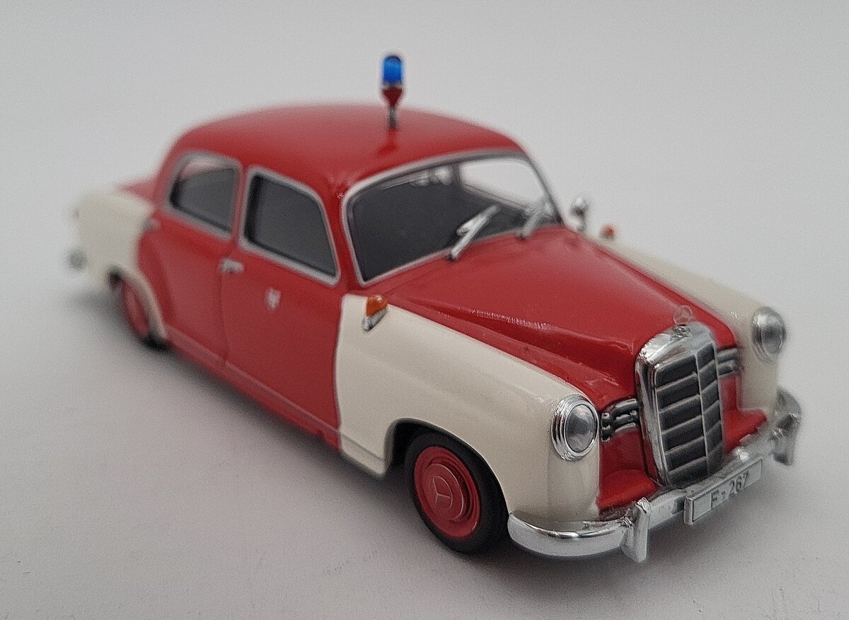 Minichamps 1:43 W120 Mercedes-Benz 180 Ponton 1956 Frankfurt Fire F-267 EX