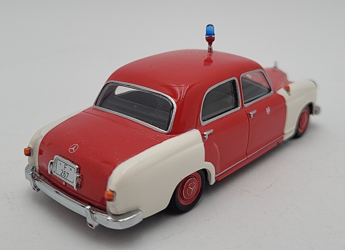 Minichamps 1:43 W120 Mercedes-Benz 180 Ponton 1956 Frankfurt Fire F-267 EX