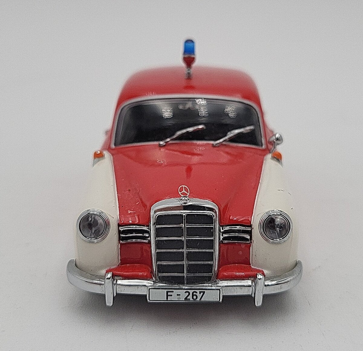 Minichamps 1:43 W120 Mercedes-Benz 180 Ponton 1956 Frankfurt Fire F-267 EX