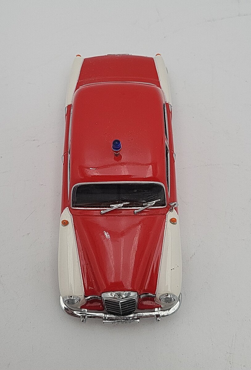 Minichamps 1:43 W120 Mercedes-Benz 180 Ponton 1956 Frankfurt Fire F-267 EX