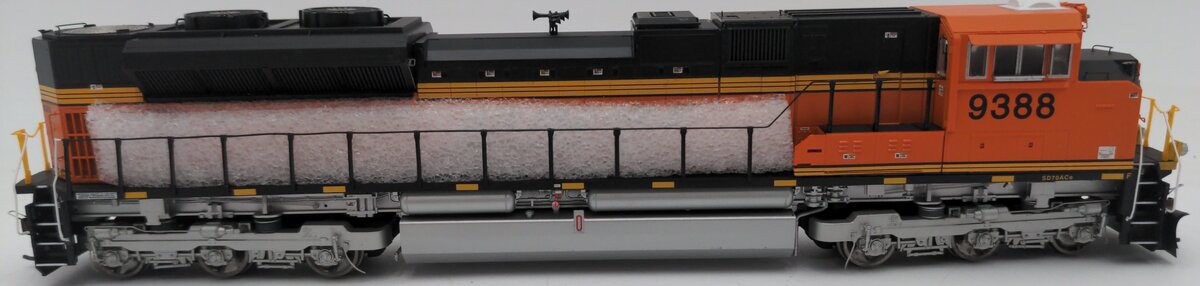 Athearn G68653 HO Scale BNSF Railway SD70ACe Diesel Locomotives #9388 with Sound LN/Box