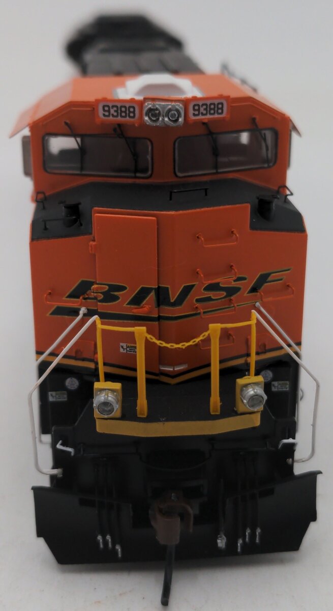 Athearn G68653 HO Scale BNSF Railway SD70ACe Diesel Locomotives #9388 with Sound LN/Box