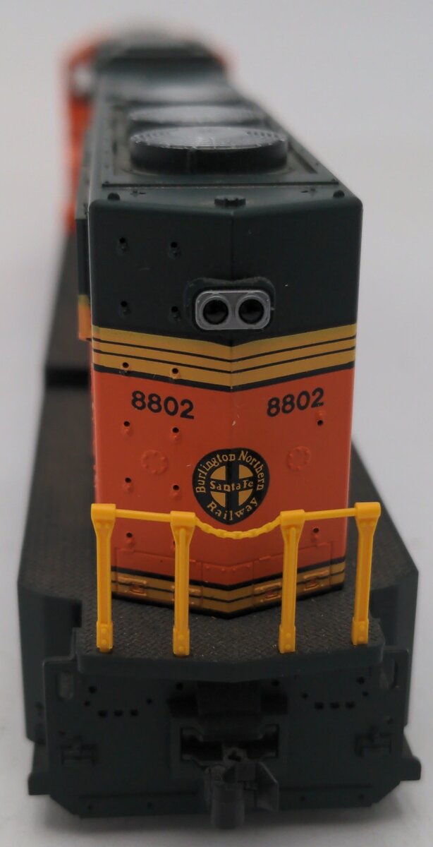Kato 37-6451 HO BNSF Heritage II EMD SD70MAC Diesel Locomotive #8802 EX/Box