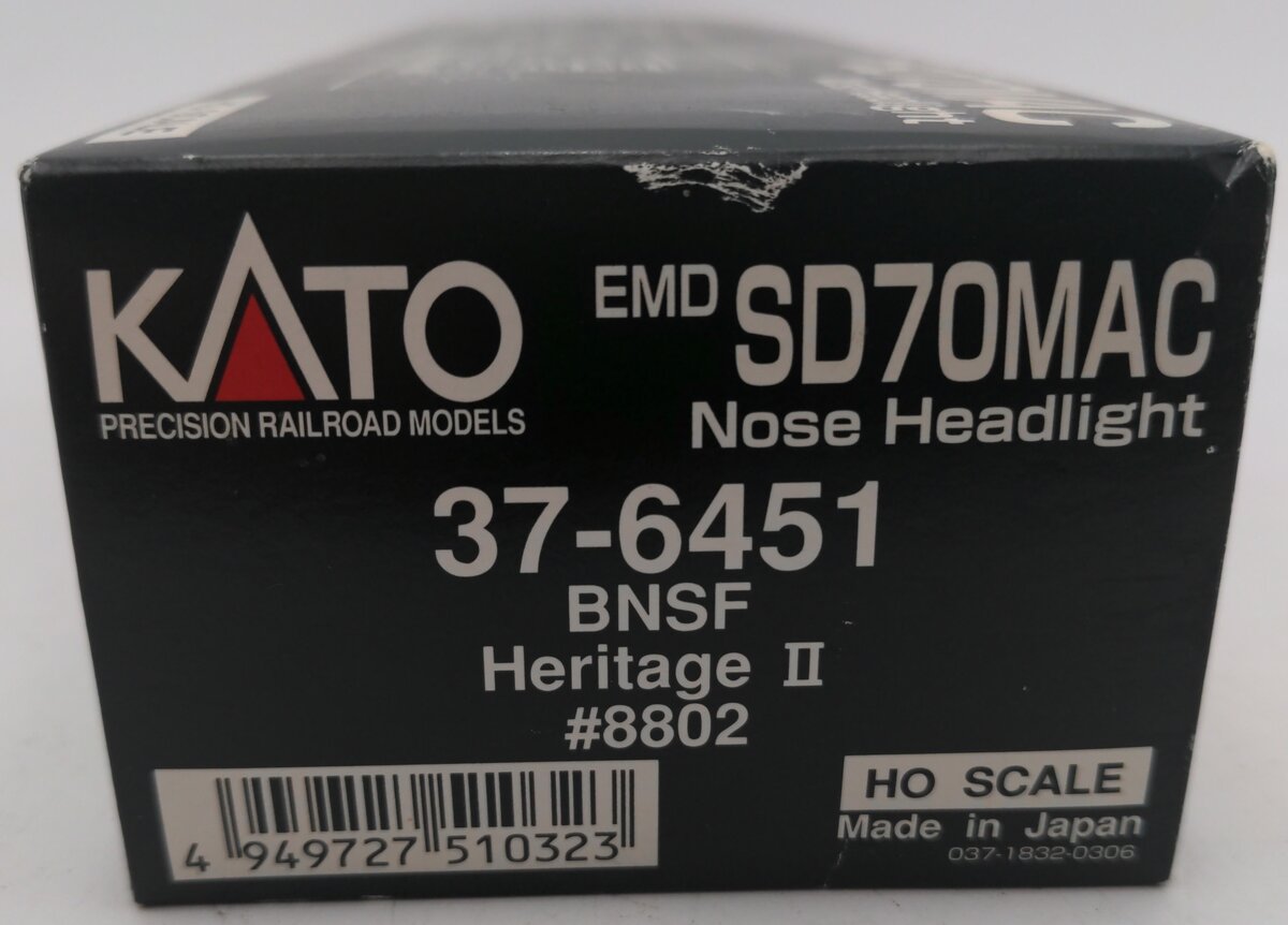Kato 37-6451 HO BNSF Heritage II EMD SD70MAC Diesel Locomotive #8802 EX/Box