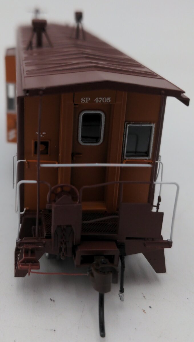 Athearn G63010 HO Southern Pacific C-50-9 Bay Window Caboose w/ Lights #4705 EX/Box