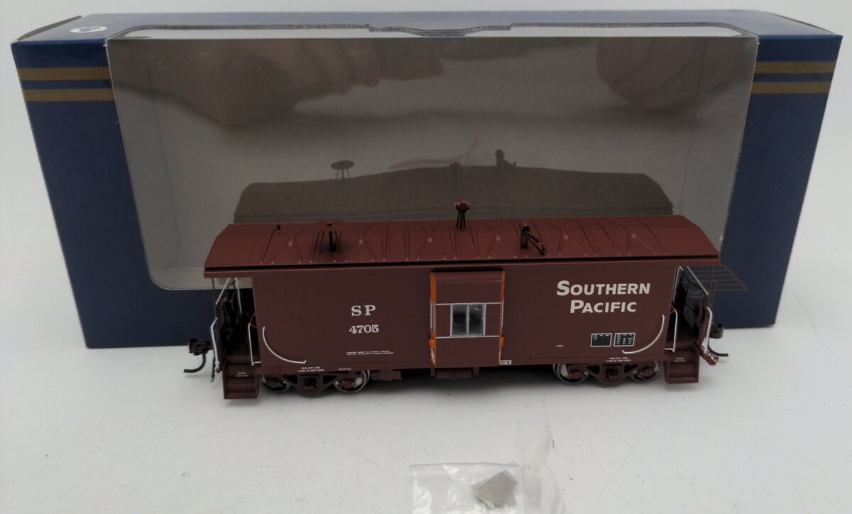Athearn G63010 HO Southern Pacific C-50-9 Bay Window Caboose w/ Lights #4705 EX/Box