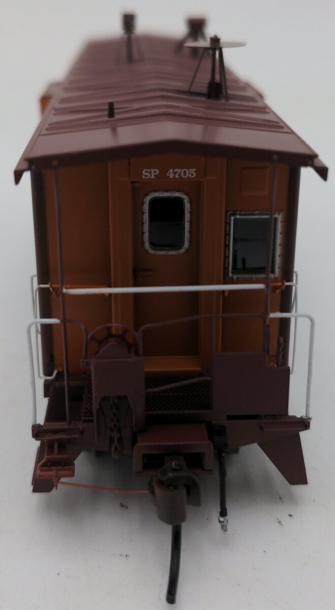 Athearn G63010 HO Southern Pacific C-50-9 Bay Window Caboose w/ Lights #4705 EX/Box